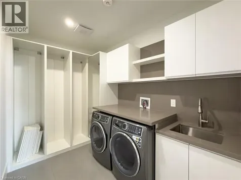 61 Floresta Court Hamilton ON L9G 1R6