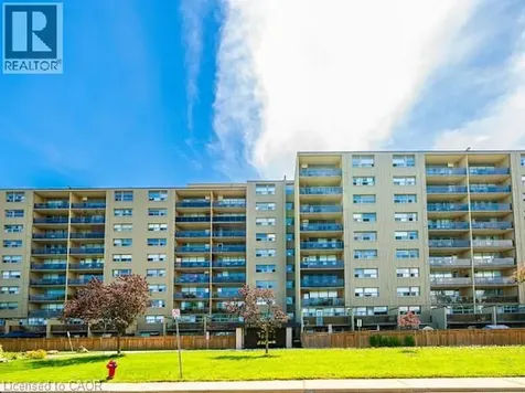 15 Nicklaus Drive Hamilton ON L8K 5L5