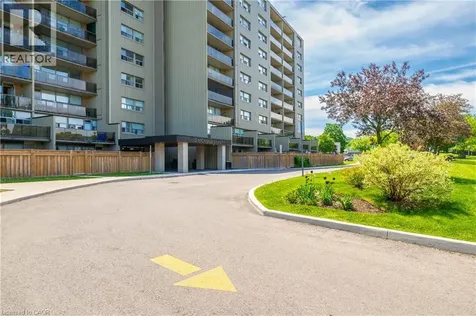 15 Nicklaus Drive Hamilton ON L8K 5L5