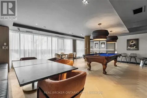 405 Dundast Street West Oakville (go Glenorchy) ON L6M 5P9