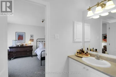 112 Talltree Crescent Ottawa ON K2S 0A9