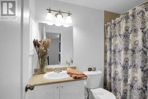 112 Talltree Crescent Ottawa ON K2S 0A9
