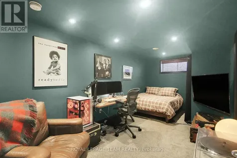 112 Talltree Crescent Ottawa ON K2S 0A9
