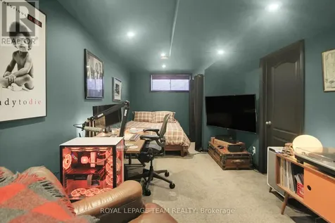 112 Talltree Crescent Ottawa ON K2S 0A9