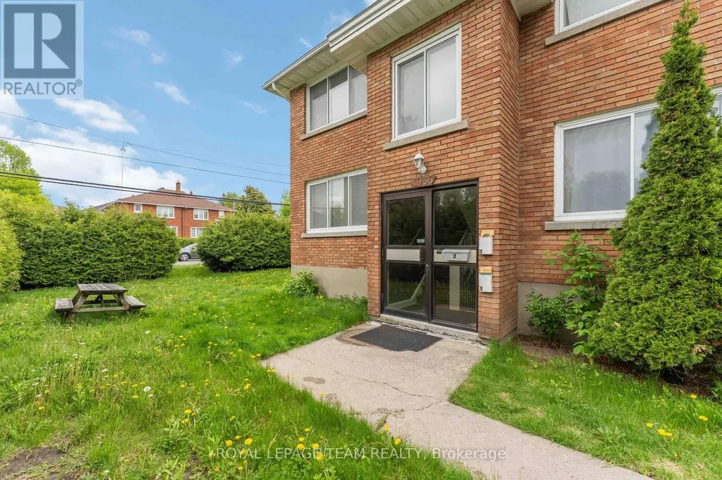 1086 Apolydor Avenue Ottawa ON K1H 8A9