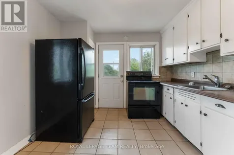 1086 Apolydor Avenue Ottawa ON K1H 8A9