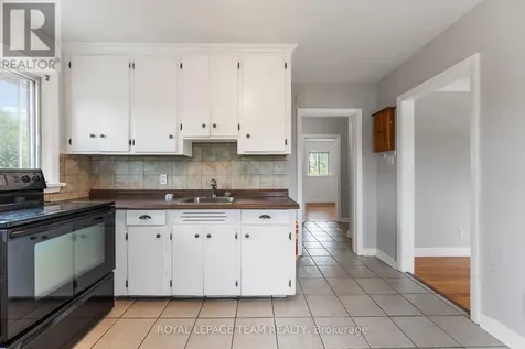 1086 Apolydor Avenue Ottawa ON K1H 8A9