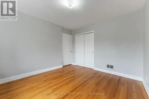 1086 Apolydor Avenue Ottawa ON K1H 8A9