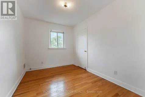 1086 Apolydor Avenue Ottawa ON K1H 8A9