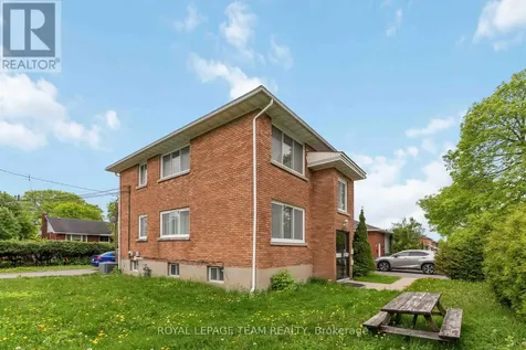 1086 Apolydor Avenue Ottawa ON K1H 8A9