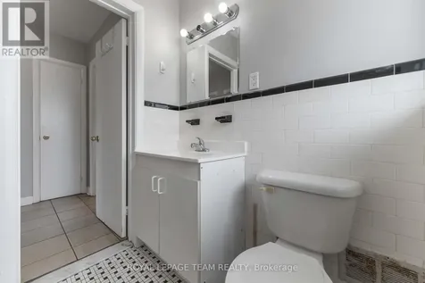 1086 Apolydor Avenue Ottawa ON K1H 8A9