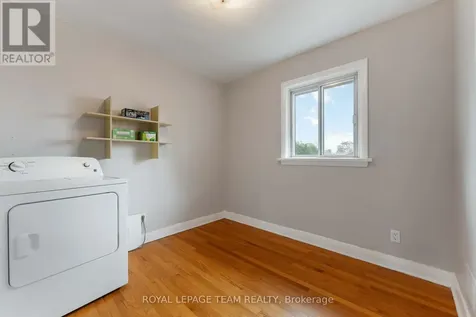 1086 Apolydor Avenue Ottawa ON K1H 8A9