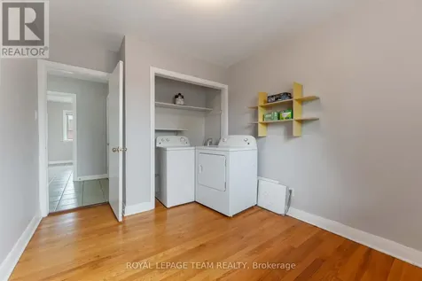 1086 Apolydor Avenue Ottawa ON K1H 8A9