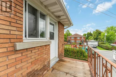 1086 Apolydor Avenue Ottawa ON K1H 8A9