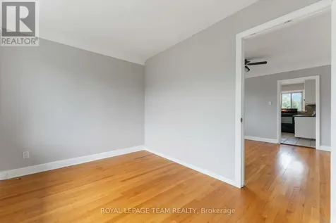 1086 Apolydor Avenue Ottawa ON K1H 8A9