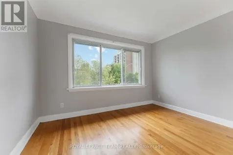 1086 Apolydor Avenue Ottawa ON K1H 8A9