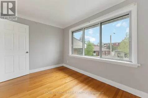 1086 Apolydor Avenue Ottawa ON K1H 8A9