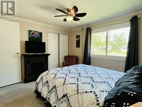 1 Nectarine Court Innisfil ON L9S 1M4