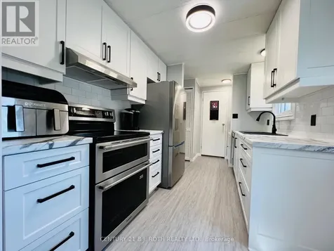1 Nectarine Court Innisfil ON L9S 1M4