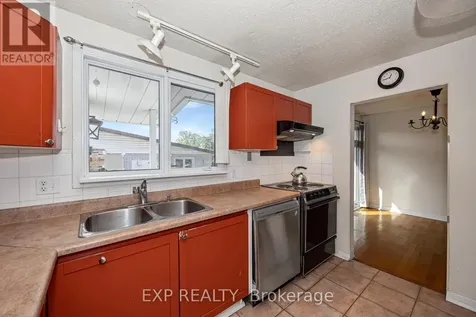 21 Southview Crescent Ottawa ON K2E 5R4