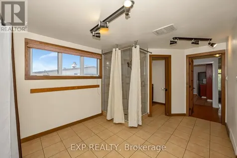21 Southview Crescent Ottawa ON K2E 5R4
