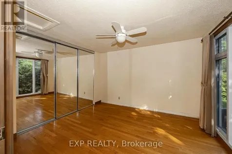21 Southview Crescent Ottawa ON K2E 5R4