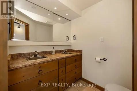 21 Southview Crescent Ottawa ON K2E 5R4