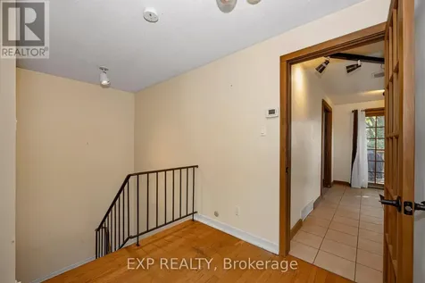 21 Southview Crescent Ottawa ON K2E 5R4