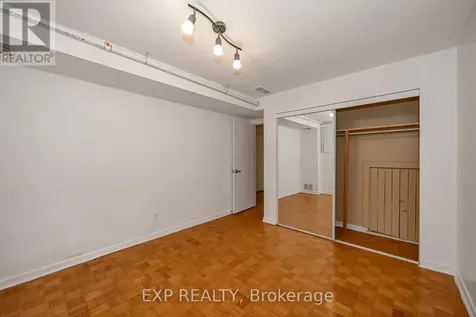 21 Southview Crescent Ottawa ON K2E 5R4