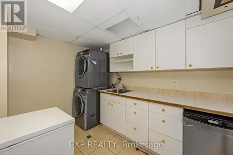 21 Southview Crescent Ottawa ON K2E 5R4