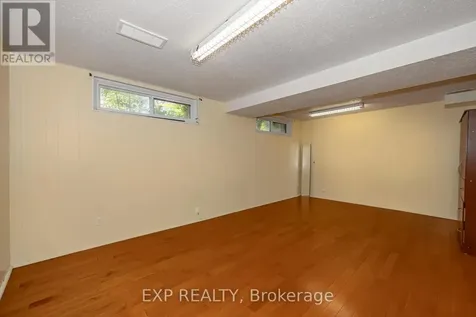 21 Southview Crescent Ottawa ON K2E 5R4