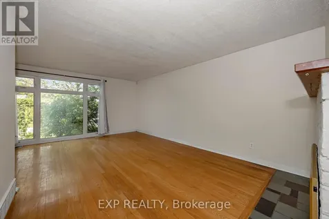 21 Southview Crescent Ottawa ON K2E 5R4