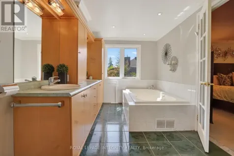 1243 Plante Drive Ottawa ON K1V 9E9
