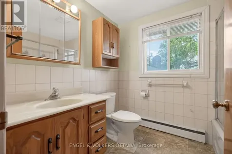 1166 Castle Hill Crescent Ottawa ON K2C 2A8