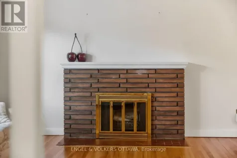 1166 Castle Hill Crescent Ottawa ON K2C 2A8