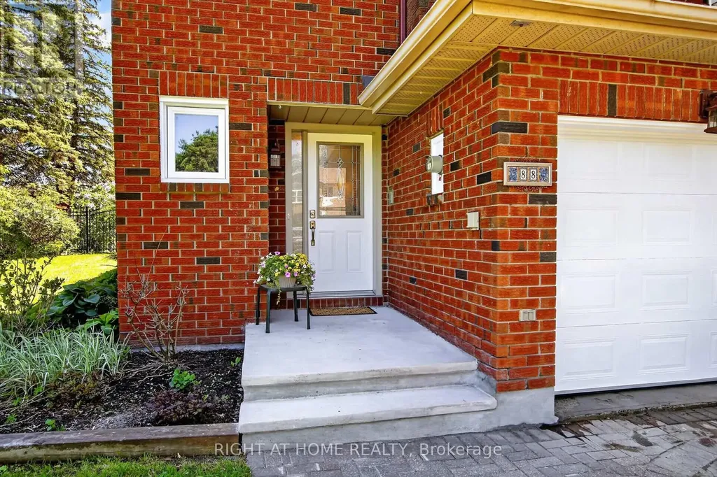 88 Furlong Crescent Ottawa ON K2M 2H9