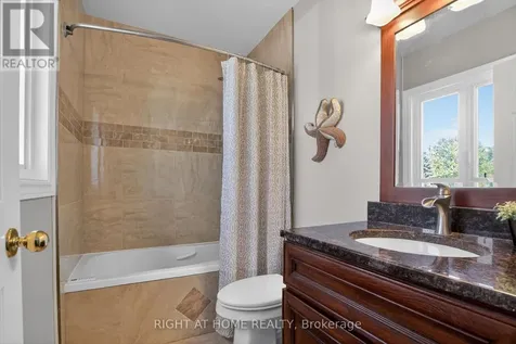 88 Furlong Crescent Ottawa ON K2M 2H9