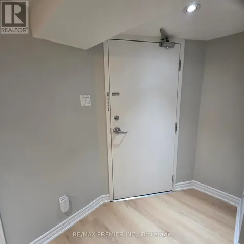 1487 King Street Toronto (south Parkdale) ON M6K 1J4
