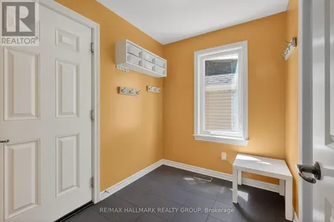 707 Mashkig Avenue Ottawa ON K4A 0V7