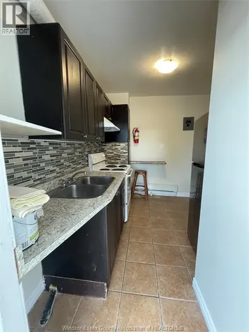 2329 Pillette Windsor ON N8W 1K8