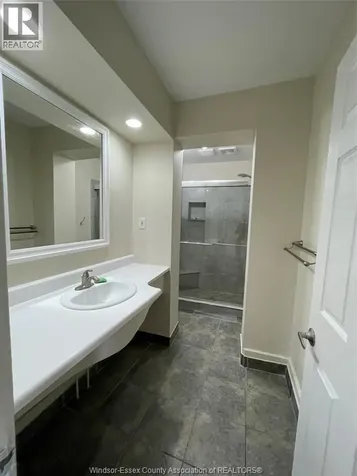 2329 Pillette Windsor ON N8W 1K8