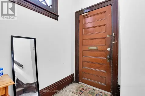 66 Delaware Avenue Ottawa ON K2P 0Z3