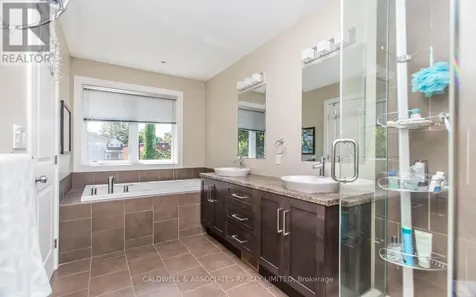 158 Marlborough Avenue Ottawa ON K1N 8G2