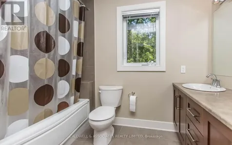 158 Marlborough Avenue Ottawa ON K1N 8G2