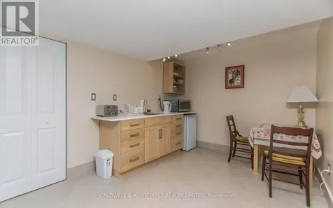 158 Marlborough Avenue Ottawa ON K1N 8G2