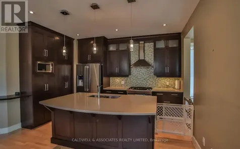 158 Marlborough Avenue Ottawa ON K1N 8G2