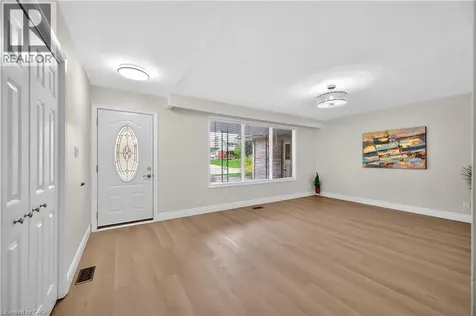217 Pinegrove Crescent Waterloo ON N2L 4V2