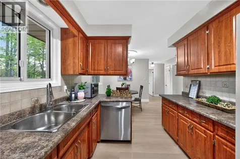 217 Pinegrove Crescent Waterloo ON N2L 4V2