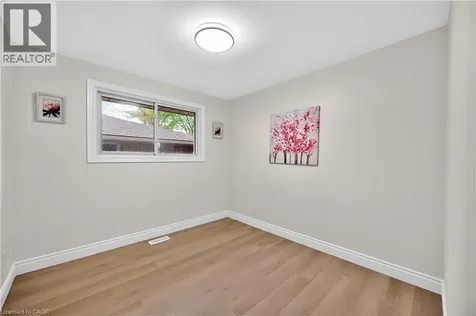 217 Pinegrove Crescent Waterloo ON N2L 4V2