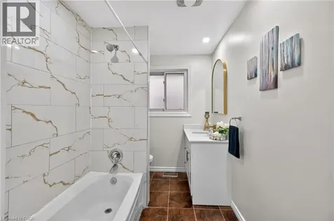 217 Pinegrove Crescent Waterloo ON N2L 4V2
